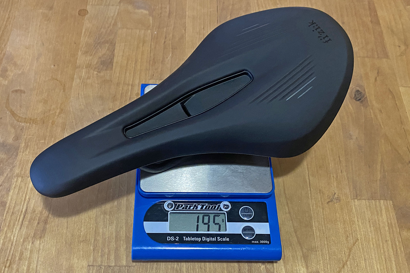 Fizik Vento Argo X1 off-road gravel racing saddle Review, new carbon rail version 140mm wide 195g actual weight