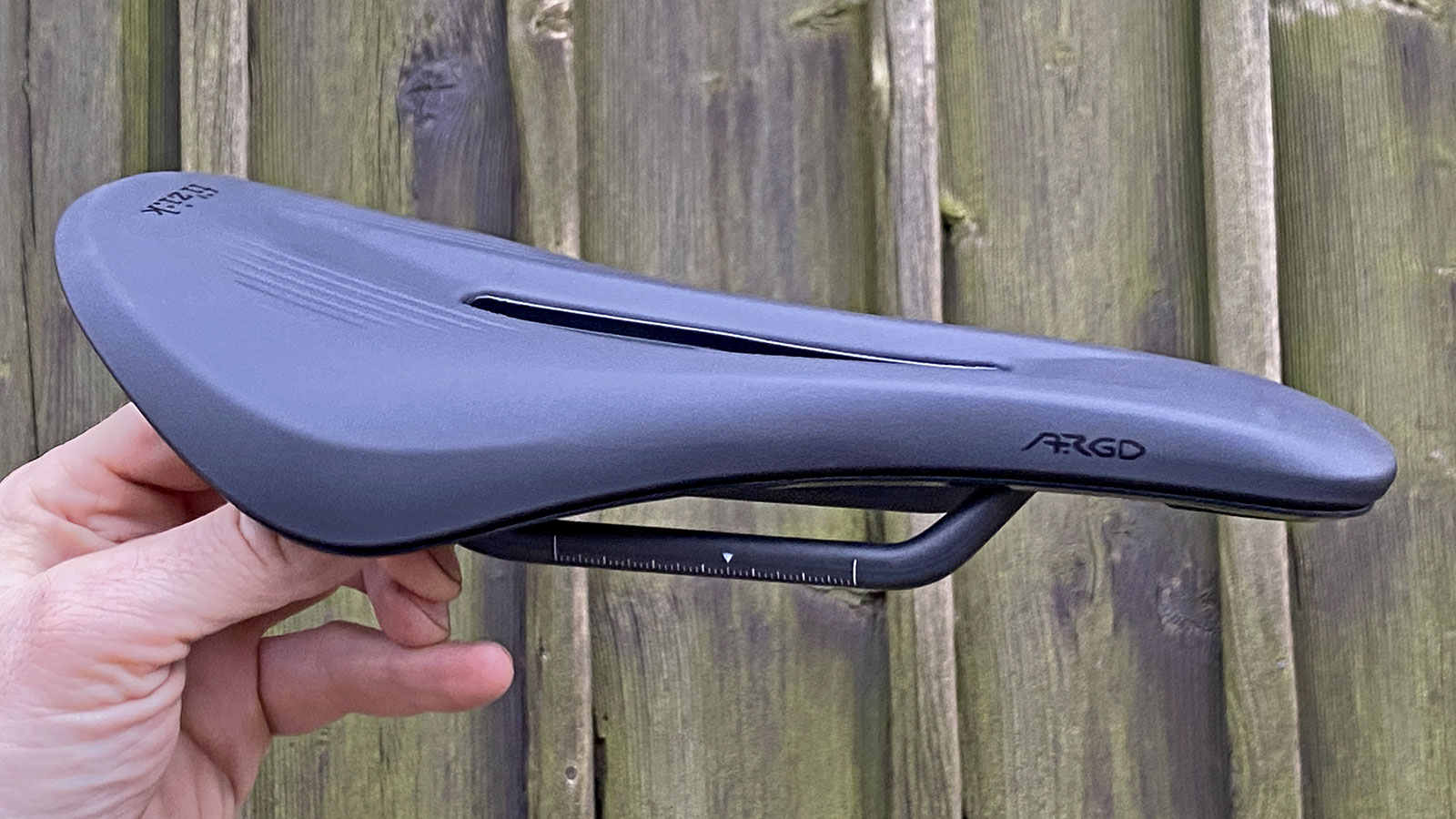Fizik Vento Argo X1 off-road gravel racing saddle Review, new carbon rails upgrade, side